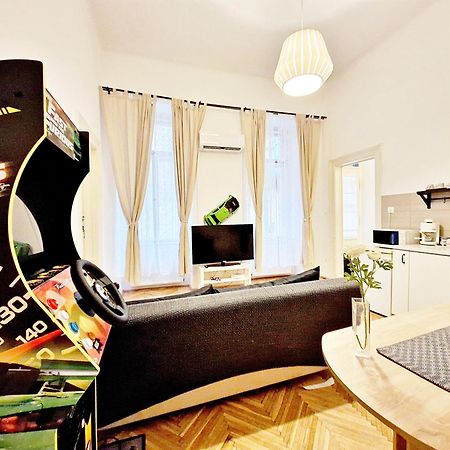Free Parking Sega Rally Apartment بودابست المظهر الخارجي الصورة